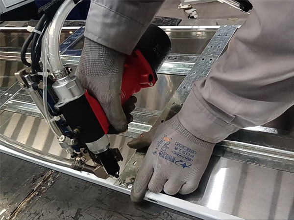 喜報！現(xiàn)代電梯和嘉佑佳速耐鉚接達成合作